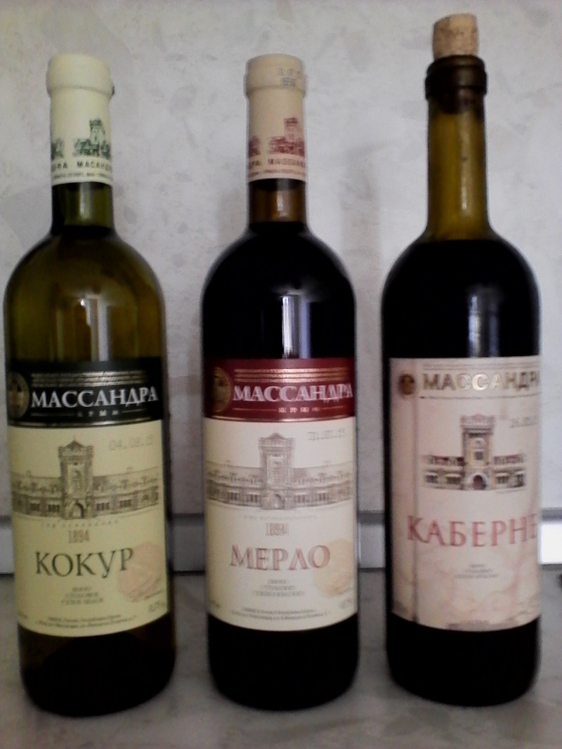 Крымское вино красное белое. Крымское вино Ласточкино гнездо. Ласточкино гнездо вино красное. Вино Крымское Каберне Мерло. Ласточкино гнездо Крым вино красное.