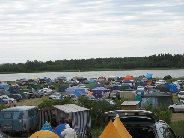 Яровое с палатками. 55 Причал на Яровом кемпинг. Яровое Алтайский причал 55. Яровое причал 55 Алтайский край. Озеро Яровое палаточный городок.