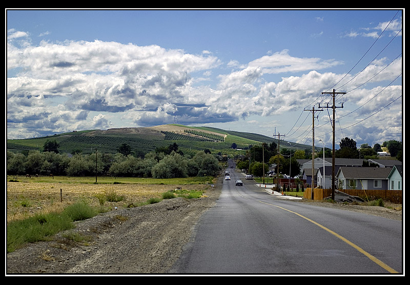 Поселок путь. American countryside California. USA countryside 60s photo.