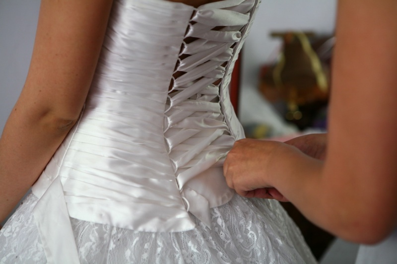 Шнуровка на детском платье сзади
