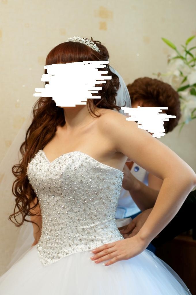 Свадебное платье с камнями на корсете фото