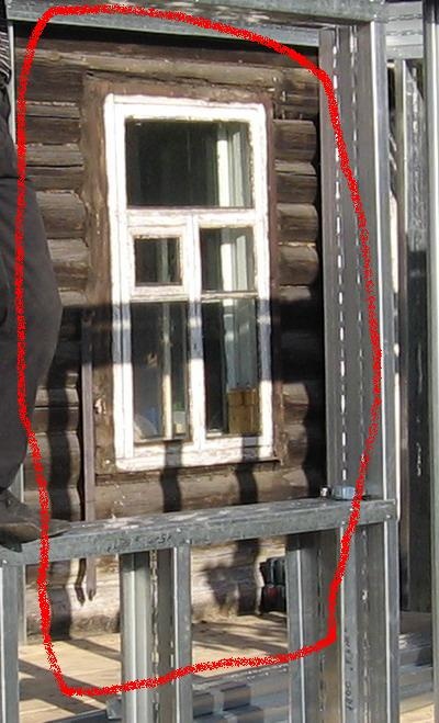 Видео в окне расширение. Пластиковые окна в старый деревянный дом. Пластиковые окна в старых домах. Пластиковые окна в старый деревянный проём. Расширение окна в деревянном доме.